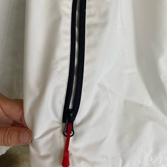 Helly Hansen Disney jacket - Picture 3 of 10